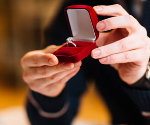 婚約指輪（エンゲージリング）の由来とは？