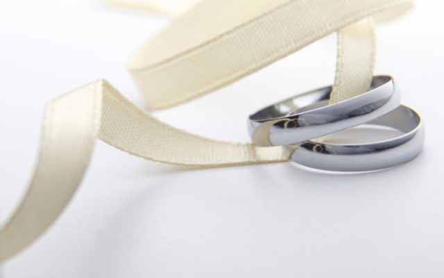 結婚指輪にダイヤはあり？なし？　なし・1石・3石・エタニティでの印象の違いとは？