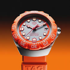 大胆なカラーで魅せる【TAG Heuer】フォーミュラ1 ソーラーグラフ